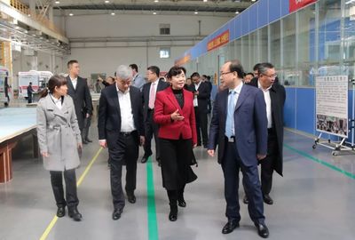 楊靜帶隊赴大連華晨考察洽談專用車項目